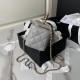 ￥Chane1  24S Pearl Handle Box Bag AHandle inlaid with pearls and soft lambskin.The details are full of noble and exquisite sense of hard to take the classic black lattice with chain comes with elegant and high-class temp