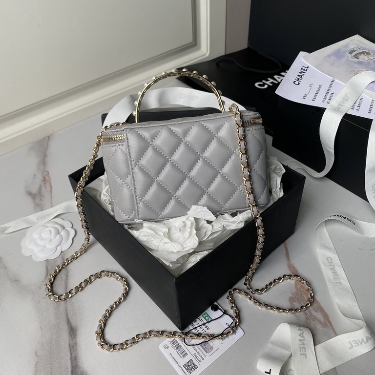 ￥Chane1  24S Pearl Handle Box Bag AHandle inlaid with pearls and soft lambskin.The details are full of noble and exquisite sense of hard to take the classic black lattice with chain comes with elegant and high-class temp