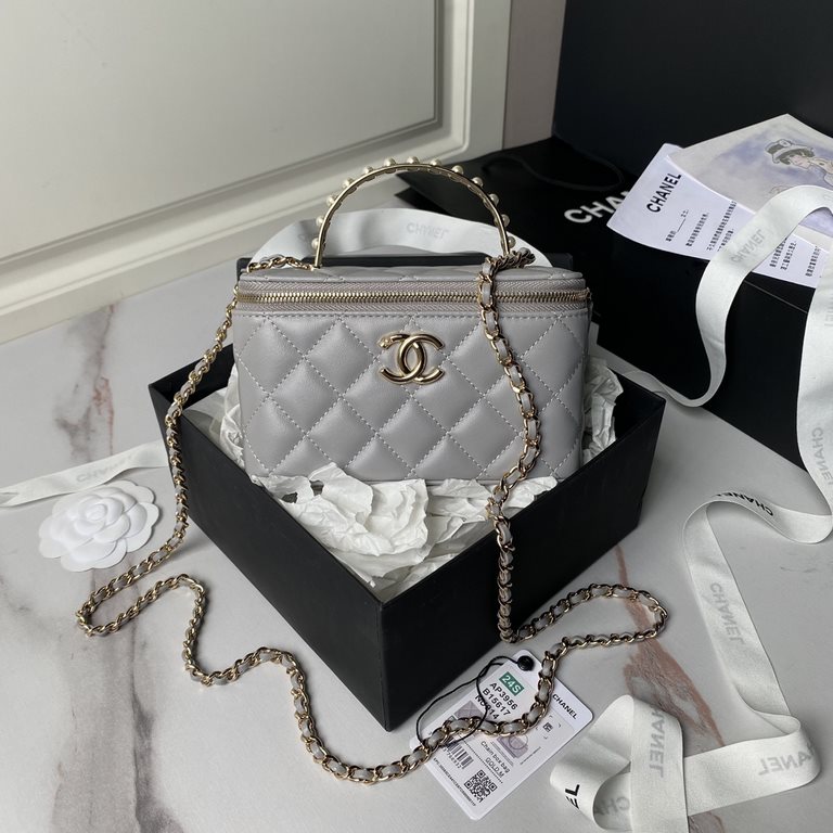 ￥Chane1  24S Pearl Handle Box Bag AHandle inlaid with pearls and soft lambskin.The details are full of noble and exquisite sense of hard to take the classic black lattice with chain comes with elegant and high-class temp