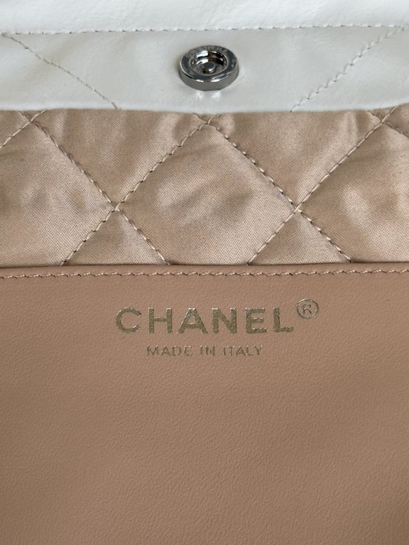 CHANEL3980 gradient 24S new mini 22bag too good to look at it This color is small and exquisite, exudes unparalleled high-level luxury, people can not resist, as if it were a finely crafted work of art, porcelain CHANEL 