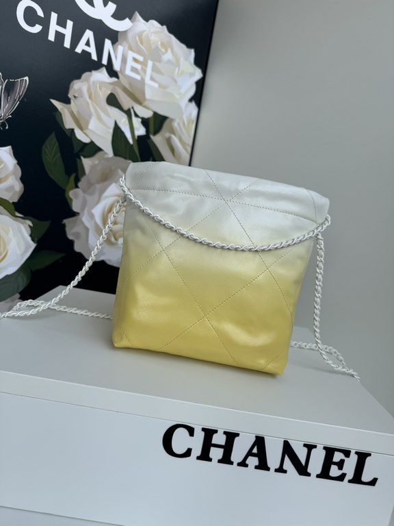 CHANEL3980 gradient 24S new mini 22bag too good to look at it This color is small and exquisite, exudes unparalleled high-level luxury, people can not resist, as if it were a finely crafted work of art, porcelain CHANEL 