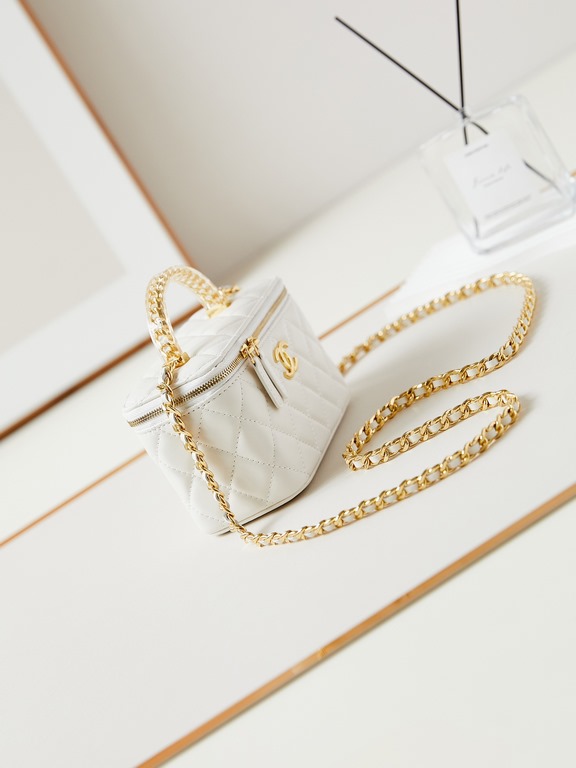 24A limited edition gold chain gold transparent handbag long box bag cosmetic slanting bag with gold transparent handbag lambskin brushed metal hardware, handle exquisite and noble, hand carry slanting shoulder are good 