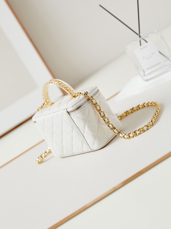 24A limited edition gold chain gold transparent handbag long box bag cosmetic slanting bag with gold transparent handbag lambskin brushed metal hardware, handle exquisite and noble, hand carry slanting shoulder are good 