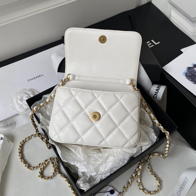 ￥Chanel 23B Metal Clutch Flap Phone BagGlossy sheepskin a colorful texture - hardware very Vintage taste!Can put down 14proMax or powder lipstick card bag key Can be handheld or crossbody or shoulder very good concave sh