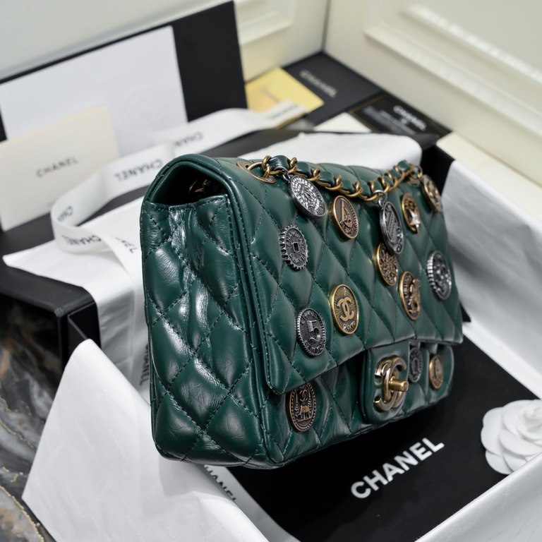 ￥ spot ~chanel limited edition badge commemorative edition classic flap,herAbsolutely the favorite of chanel fans around the world, classic flap's commemorative limited edition badges are extremely collectible.collectibl