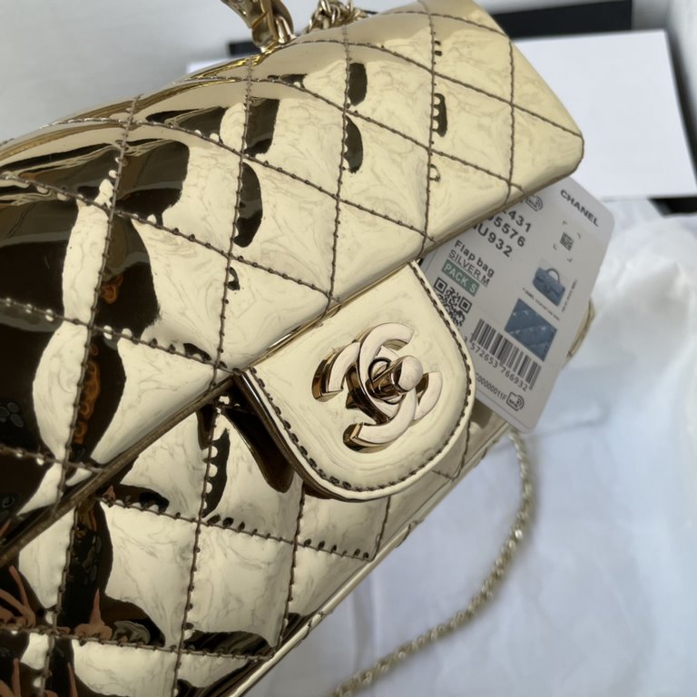 Chanel 24K latest Mini CF handle handbag Classic diamond lattice mouth cover bag decorated with exquisite classic chain with handheld, imported mirror material is really quite sunny [color] seems to be the same as the Am