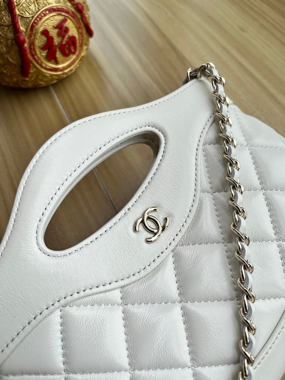 CHANEL Chanel 24S Latest 31 Mini Shopper Bag in Oiled Lambskin Leather and Gold Gold.Model A , size 17.5x20.5x3.5cm