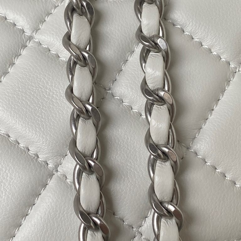 ￥ silver chain   Chane1   AS1787 explosive cf mini mouth cover bag silver ball on the chain more than a dragon accent icing on the cake not only retro beautiful but also adjustable chain length can be used as a fanny pac