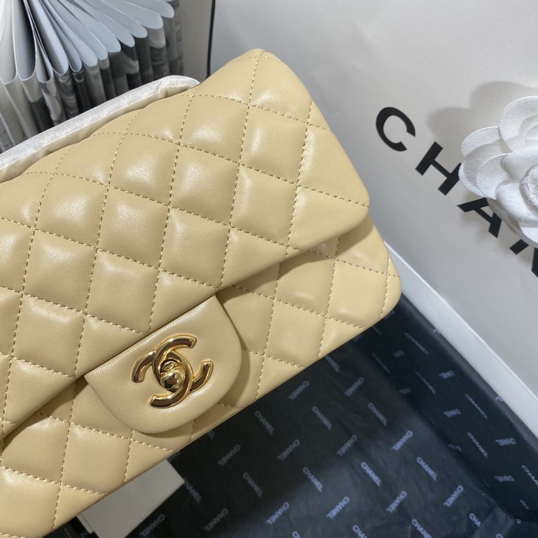 Cf 1116 sheepskin, small square fat Original single quality, France original imported lamb   leather, feel very soft, diamond grid fullness all reach and genuine, multiple colors in stock! Size 20cm