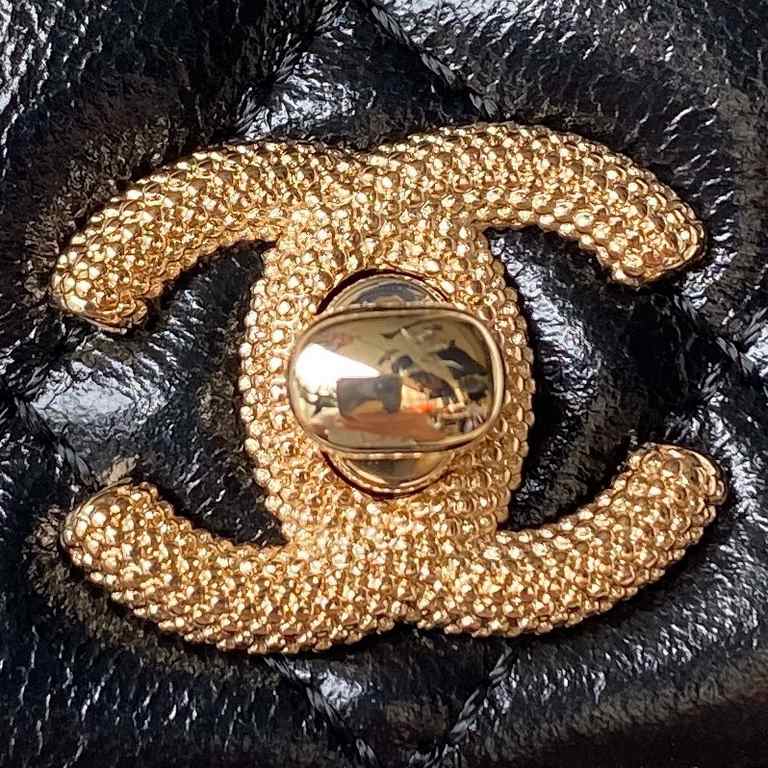 ￥ Chane1 24p woc pearl handle A embossed double C  logo high value details full of too exquisite ah wax leather texture look extraordinarily expensive the more you look the more you like this elegant and exquisite design