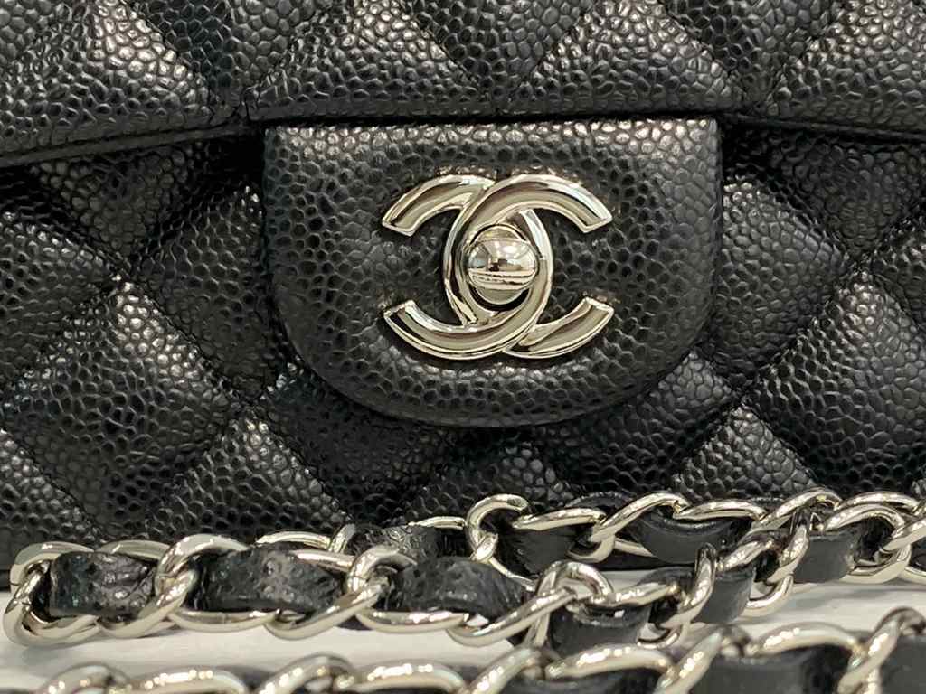 . Upgraded  Chanel CF Mini 1116 small bag summer than to prepare   The most small C's iconic leather through the chain as classics bags masterpiece authentic price soared conservative design with a variety of colorful de