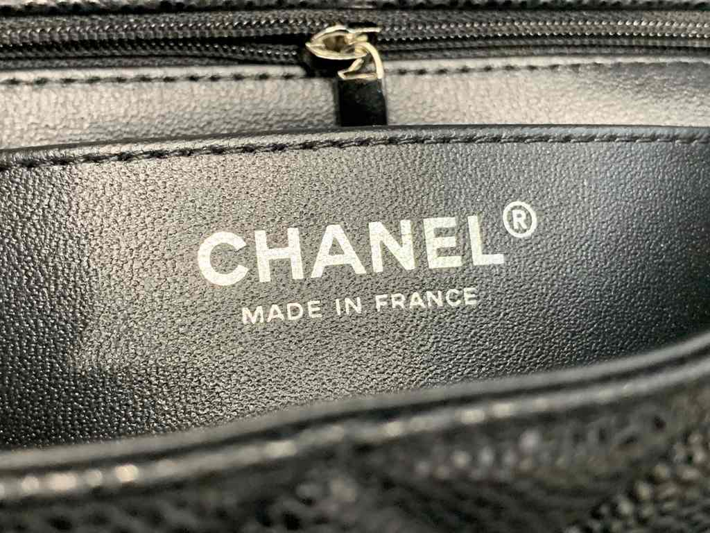 . Upgraded  Chanel CF Mini 1116 small bag summer than to prepare   The most small C's iconic leather through the chain as classics bags masterpiece authentic price soared conservative design with a variety of colorful de