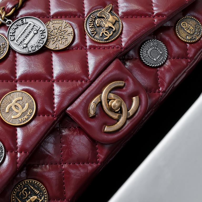 ￥ spot ~chanel limited edition badge commemorative edition classic flap,herAbsolutely the favorite of chanel fans around the world, classic flap's commemorative limited edition badges are extremely collectible.collectibl