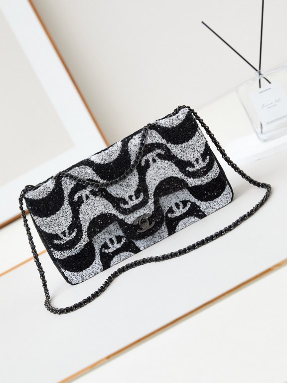 CHANEL 2021 Limited Edition Sequins Black and White Wave CF will collect one sequin model every year, and this year this one is too good!Black and white overlap in the shape of waves, coupled with the classic Logo, is ex