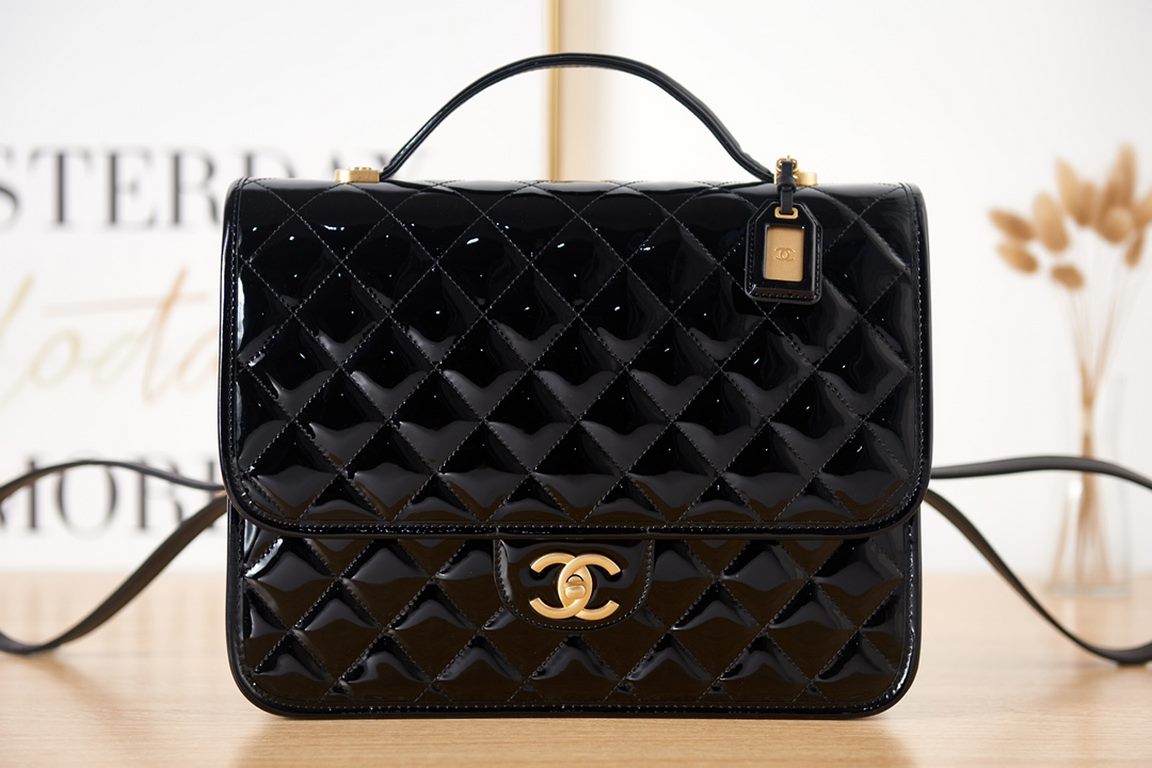 Chanel22KCurrently the hottest shoulder bag patent leatherModel No. AS3662Size 31-31.5-9