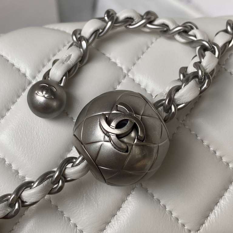 ￥ silver chain   Chane1   AS1786 explosive cf mini mouth cap bag silver ball on the chain more than a dragon accent icing on the cake not only retro beautiful but also adjustable chain length can be used as a fanny pack 