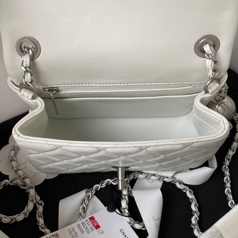 ￥ silver chain   Chane1   AS1786 explosive cf mini mouth cap bag silver ball on the chain more than a dragon accent icing on the cake not only retro beautiful but also adjustable chain length can be used as a fanny pack 