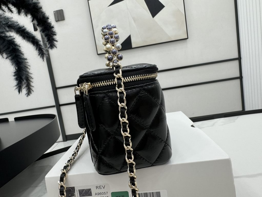 A96057 Chanel Chanel pearl handle long box bag huge beauty Princesses are worth getting Chanel every year out of the style with pearl, this overall workmanship is really fine, a proper work of art Sisters party - enterta