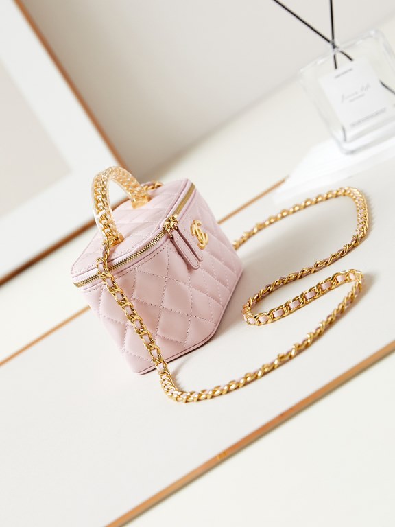 24A limited edition gold chain gold transparent handbag long box bag cosmetic slanting bag with gold transparent handbag lambskin brushed metal hardware, handle exquisite and noble, hand carry slanting shoulder are good 