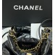 Chanel's mini22 hits the red button!Chanel Goose's bag accessories will always be planted from the just-ended springsummer collectionEspecially this season's new Minisize22 bagClassic black model   mini Love love love.Mo