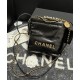 Chanel's mini22 hits the red button!Chanel Goose's bag accessories will always be planted from the just-ended springsummer collectionEspecially this season's new Minisize22 bagClassic black model   mini Love love love.Mo