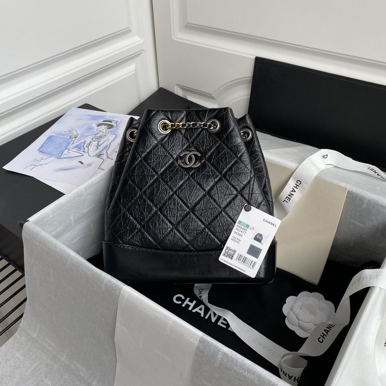 94485   CHANEL new limited edition gold and silver chain vintage backpack Exclusive explosive ChaneCC Gabrielle stray backpack Leather, hardware details, the style is completely opposite. The design of the latest small f