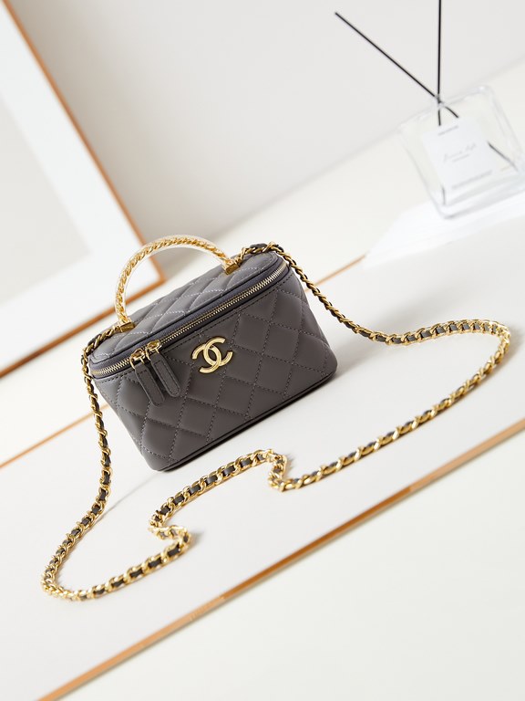 24A limited edition gold chain gold transparent handbag long box bag cosmetic slanting bag with gold transparent handbag lambskin brushed metal hardware, handle exquisite and noble, hand carry slanting shoulder are good 