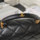 ￥ Chanel   23s Carryme is too awesome Small AS3982Finally today mentioned this 23sscarrymemini ~ on the hand is very expensive, mini is 19cm, there is also a small size is 22cm. can be hand-carried, cross-body, collect a