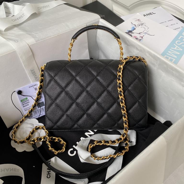 ￥ Chanel   23s Carryme is too awesome Small AS3982Finally today mentioned this 23sscarrymemini ~ on the hand is very expensive, mini is 19cm, there is also a small size is 22cm. can be hand-carried, cross-body, collect a