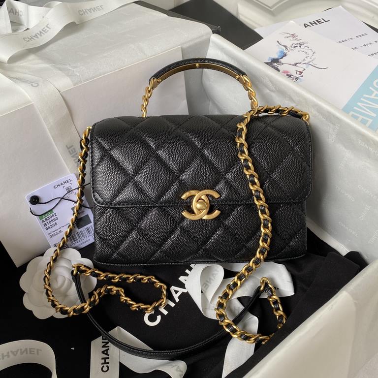 ￥ Chanel   23s Carryme is too awesome Small AS3982Finally today mentioned this 23sscarrymemini ~ on the hand is very expensive, mini is 19cm, there is also a small size is 22cm. can be hand-carried, cross-body, collect a