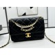 AS5011 CHANEL24A New today! Let's not eat cold rice fried today, to see the new capsule continue to get used to the return of those styles ~ so I caught this one chubby have leather wear chain elements   Jane   chanel le