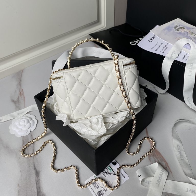 ￥Chane1  24S Pearl Handle Box Bag AHandle inlaid with pearls and soft lambskin.The details are full of noble and exquisite sense of hard to take the classic black lattice with chain comes with elegant and high-class temp