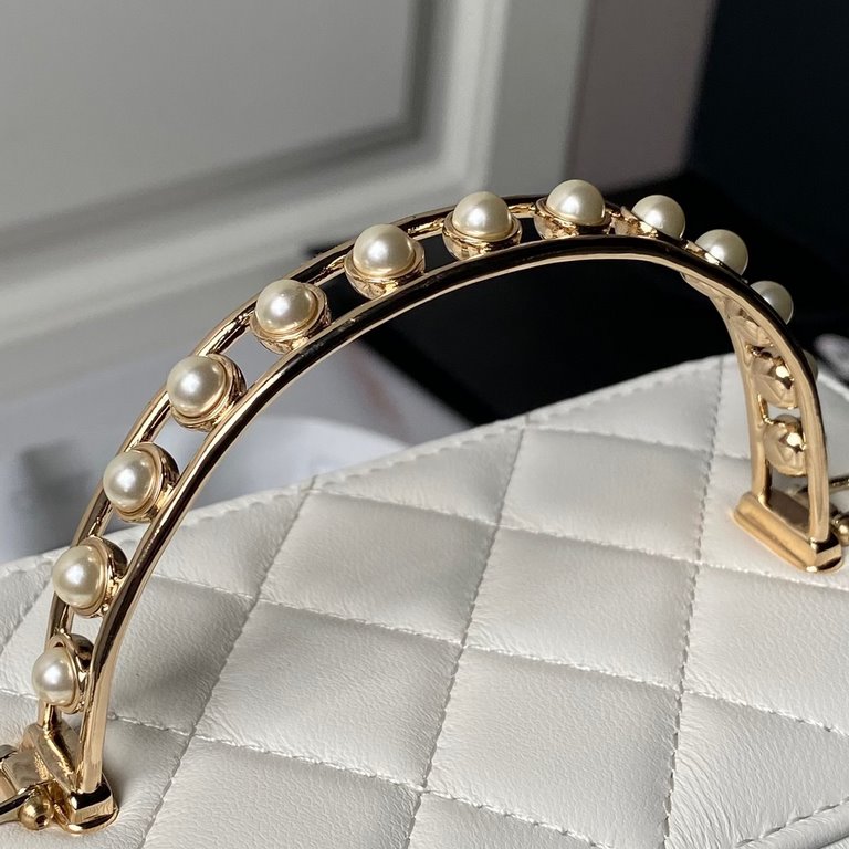 ￥Chane1  24S Pearl Handle Box Bag AHandle inlaid with pearls and soft lambskin.The details are full of noble and exquisite sense of hard to take the classic black lattice with chain comes with elegant and high-class temp