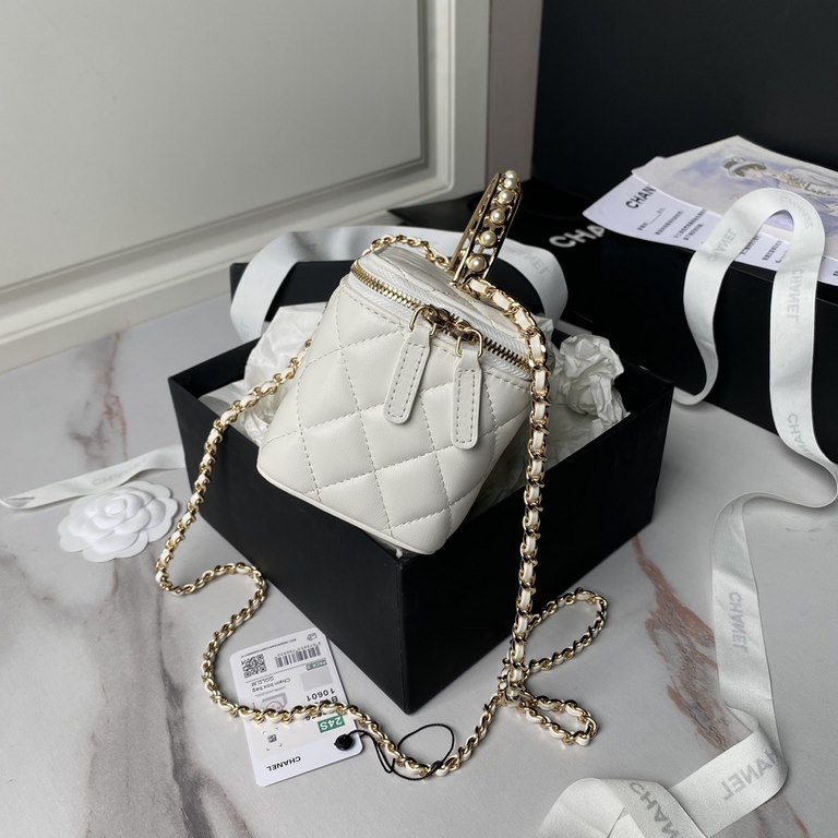 ￥Chane1  24S Pearl Handle Box Bag AHandle inlaid with pearls and soft lambskin.The details are full of noble and exquisite sense of hard to take the classic black lattice with chain comes with elegant and high-class temp