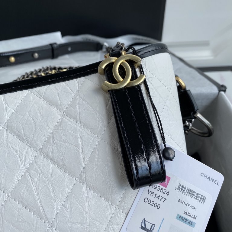 93824  Chanel Gabrielle Xiaoxiang innovation always does not let people disappointed in the original aesthetics into the power and elegance of the design aesthetics and then gave birth to this Chanel wandering bag (Gabri