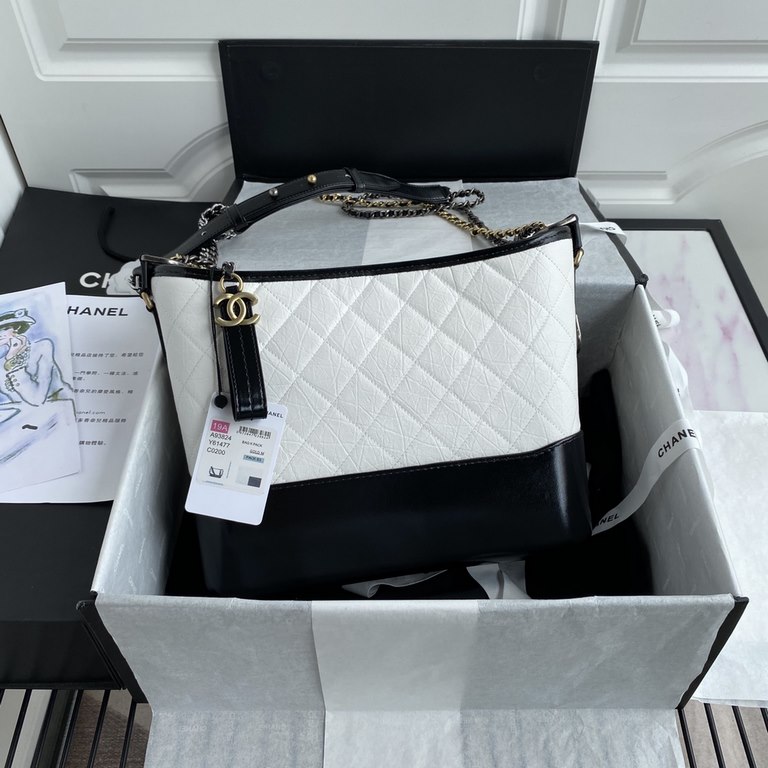 93824  Chanel Gabrielle Xiaoxiang innovation always does not let people disappointed in the original aesthetics into the power and elegance of the design aesthetics and then gave birth to this Chanel wandering bag (Gabri