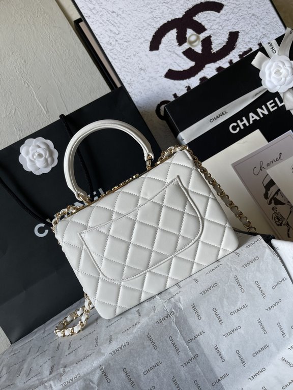 . AS4654# Chane1 Mini Full Diamond Mouth Flap Bag FallWinter Newest Hardware ～Made of imported sheepskin, top-notch production, perfect handcraft!Whether it is out on the street or Party are casual Hold, this metal desig