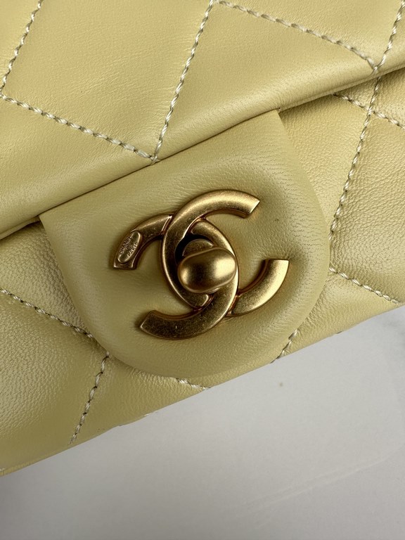 . Brand Chanel Model AS4868 Introduction the original single quality, classic work, gorgeous and temperament of the forefront, is your unexpected honor. Leather species the original single imported lambskin, with the ori