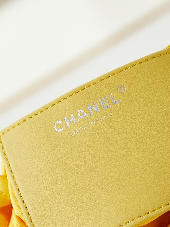 24S New mini 22bagIt's so pretty in this color! Small and exquisite, exudes unparalleled high-level luxury, irresistible, as if it were a finely crafted work of art, porcelain!CHANEL letters embellishment, glittering, th