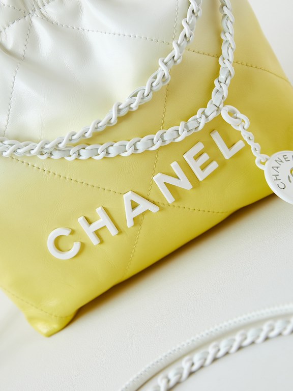 24S New mini 22bagIt's so pretty in this color! Small and exquisite, exudes unparalleled high-level luxury, irresistible, as if it were a finely crafted work of art, porcelain!CHANEL letters embellishment, glittering, th