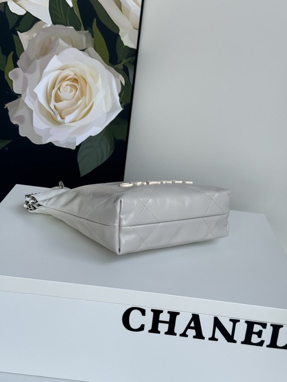 CHANEL3980 gradient 24S new mini 22bag too good to look at it This color is small and exquisite, exudes unparalleled high-level luxury, people can not resist, as if it were a finely crafted work of art, porcelain CHANEL 