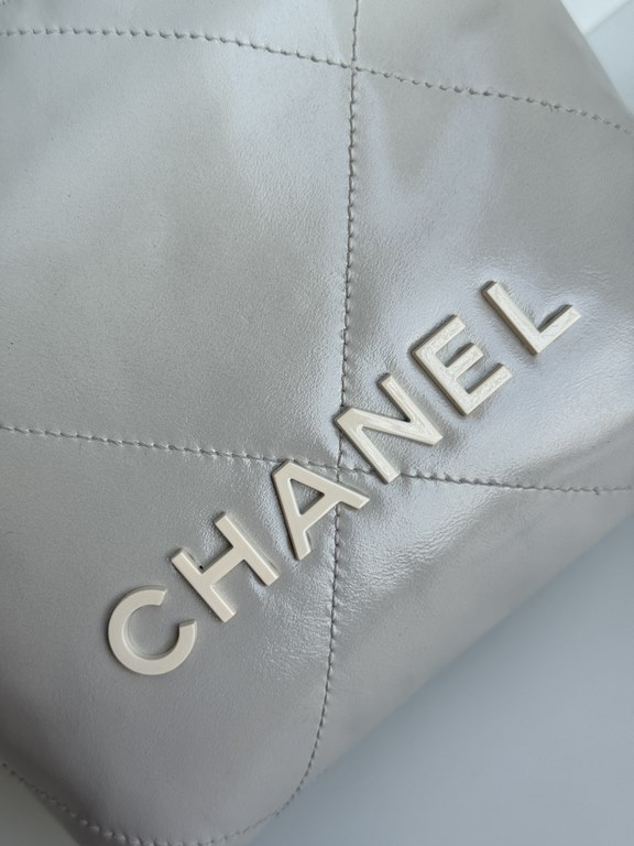 CHANEL3980 gradient 24S new mini 22bag too good to look at it This color is small and exquisite, exudes unparalleled high-level luxury, people can not resist, as if it were a finely crafted work of art, porcelain CHANEL 