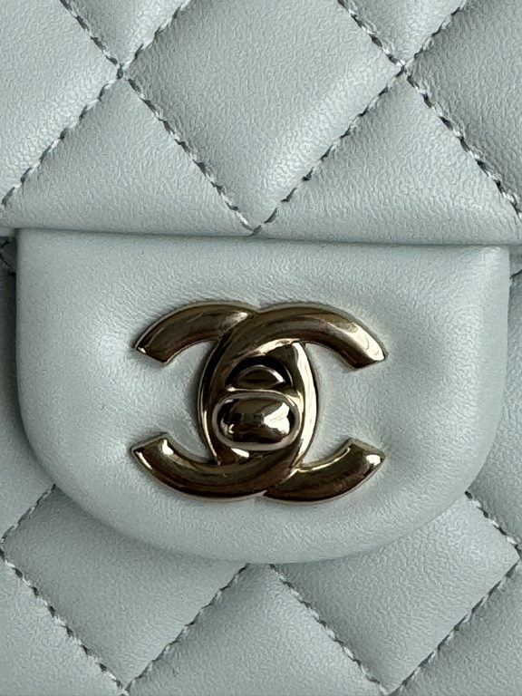 Chanel 21K latest Mini CF handle handbag AS2431 Classic diamond lattice flap bag decorated with exquisite classic chain with handheld, delicate sheepskin embellish the handbag, stand out, interpretation of timeless!   el