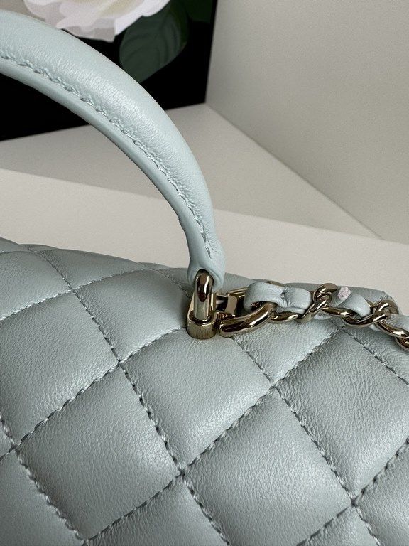 Chanel 21K latest Mini CF handle handbag AS2431 Classic diamond lattice flap bag decorated with exquisite classic chain with handheld, delicate sheepskin embellish the handbag, stand out, interpretation of timeless!   el