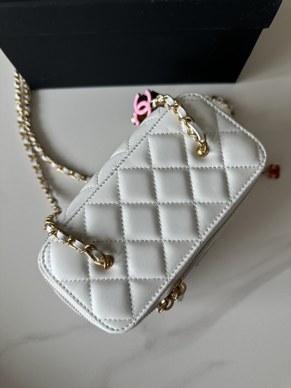 Brand Chanel Model A Introduction the original single quality, classic work, gorgeous and temperament of the forefront, is your unexpected honor. Leather species the original single imported lambskin, hardware the origin