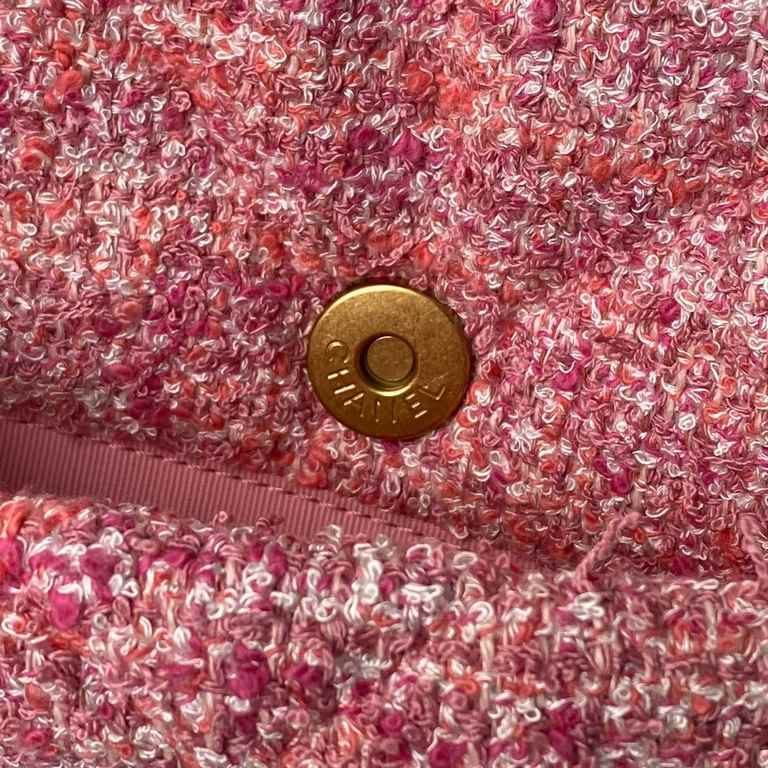 Tweed series CHANE1 ~ AS1160 warm and sweet as a dream of a splash of color ~ exudes a delightful color charm Whether it is the soft texture or delicate chain are super nice da ~ carry as if you have the news of spring a