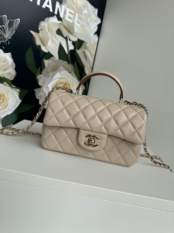 Chanel 21K latest Mini CF handle handbag AS2431 Classic diamond lattice flap bag decorated with exquisite classic chain with handheld, delicate sheepskin embellish the handbag, stand out, interpretation of timeless!   el