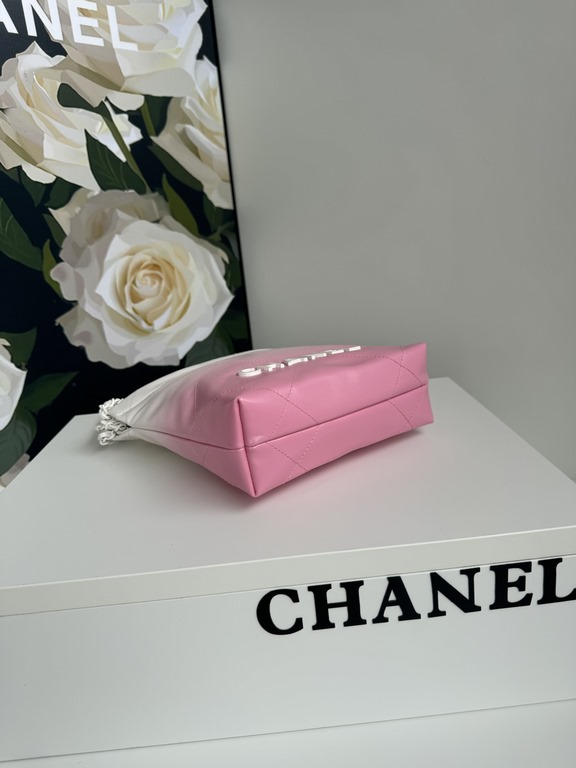 CHANEL3980 gradient 24S new mini 22bag too good to look at it This color is small and exquisite, exudes unparalleled high-level luxury, people can not resist, as if it were a finely crafted work of art, porcelain CHANEL 