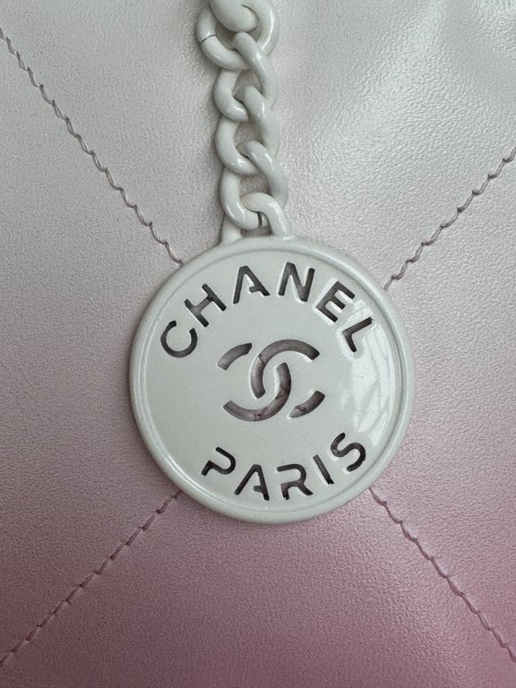 CHANEL3980 gradient 24S new mini 22bag too good to look at it This color is small and exquisite, exudes unparalleled high-level luxury, people can not resist, as if it were a finely crafted work of art, porcelain CHANEL 