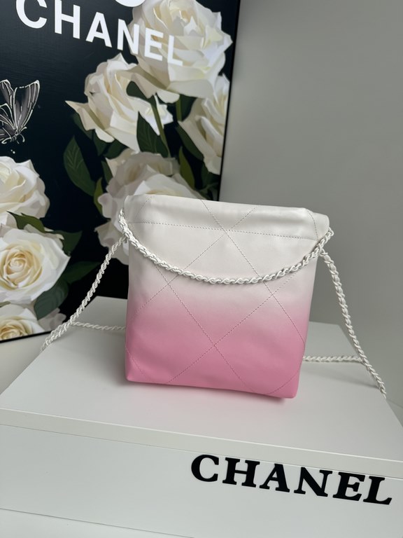 CHANEL3980 gradient 24S new mini 22bag too good to look at it This color is small and exquisite, exudes unparalleled high-level luxury, people can not resist, as if it were a finely crafted work of art, porcelain CHANEL 